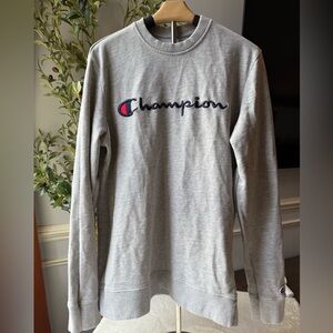 Champion Embroidered Logo Gray Crewneck Sweatshirt Size M